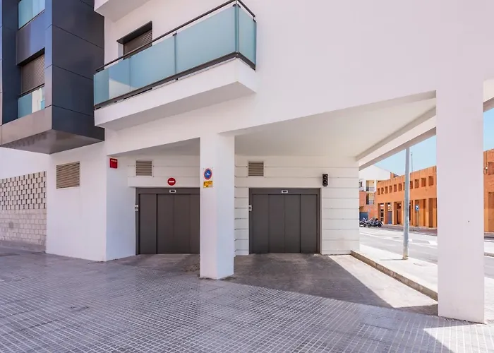 Modern Next To Train/bus Station * Màlaga